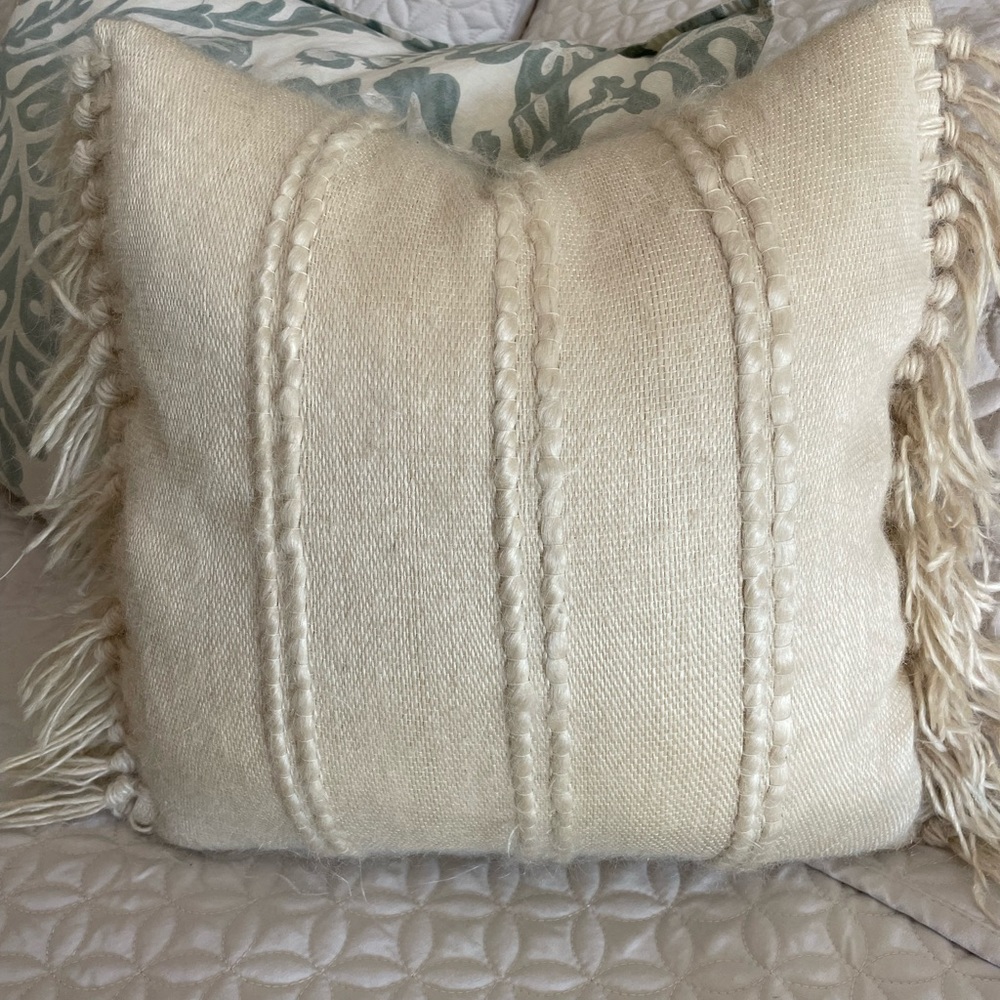 Accent pillow down filling and angora